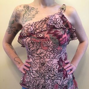 Vintage Hot Kiss Asymmetrical Top w/ Metal Detail 🌸 soft and cute!